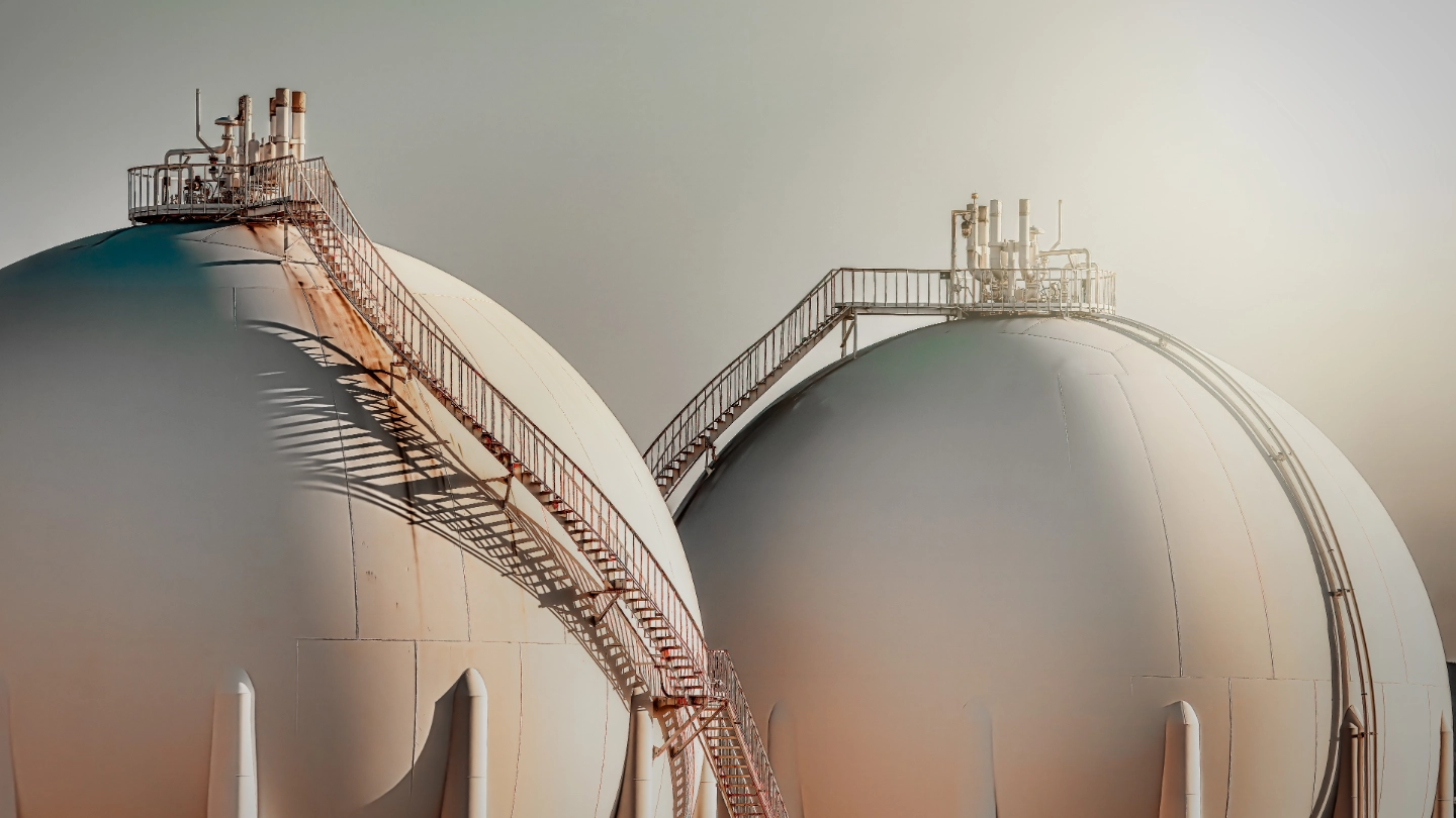 Two gas storage chambers Two gas storage chambers